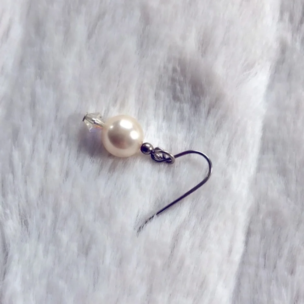 2/$25! ⭐️‎ Faux pearl wire hook earrings